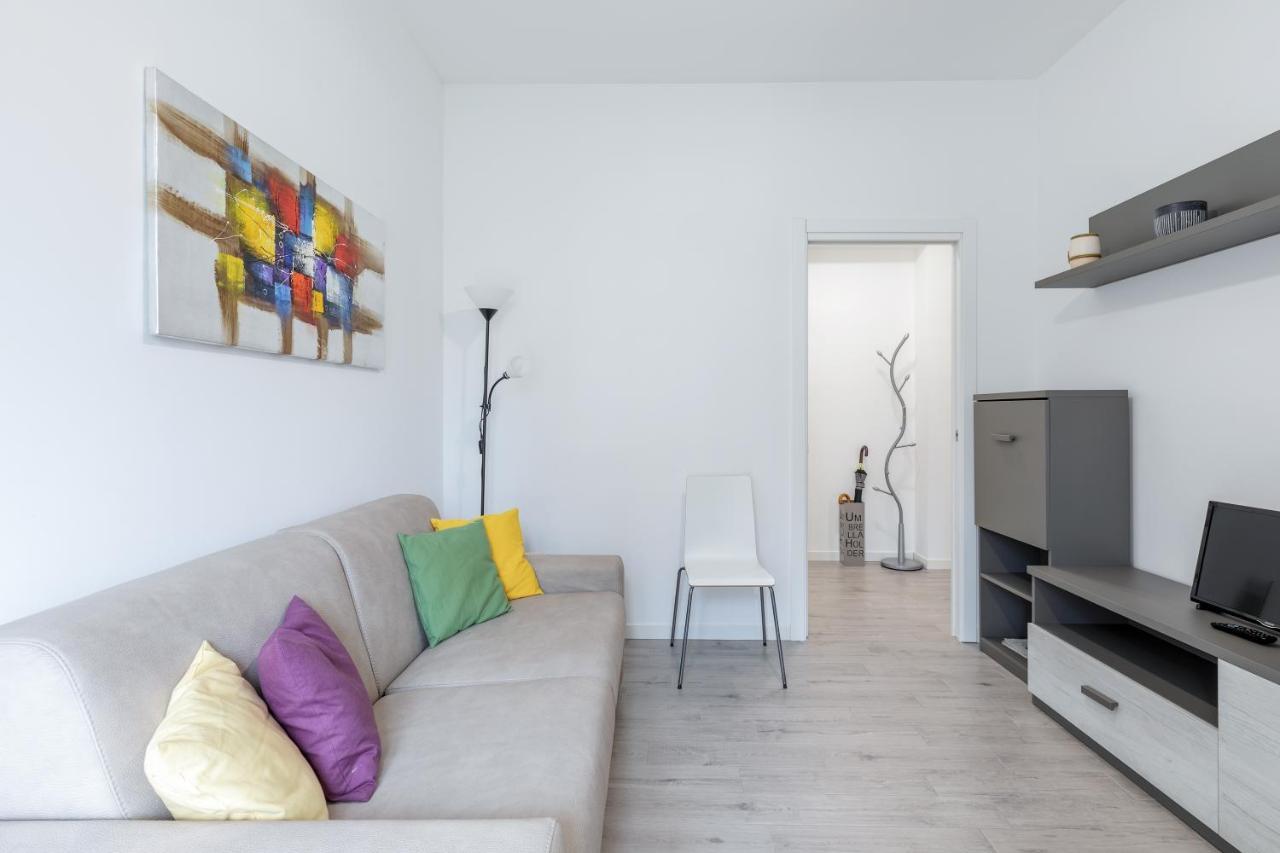 Piazza De Angeli M1 Comfortable Flat With Balcony Milán Exterior foto