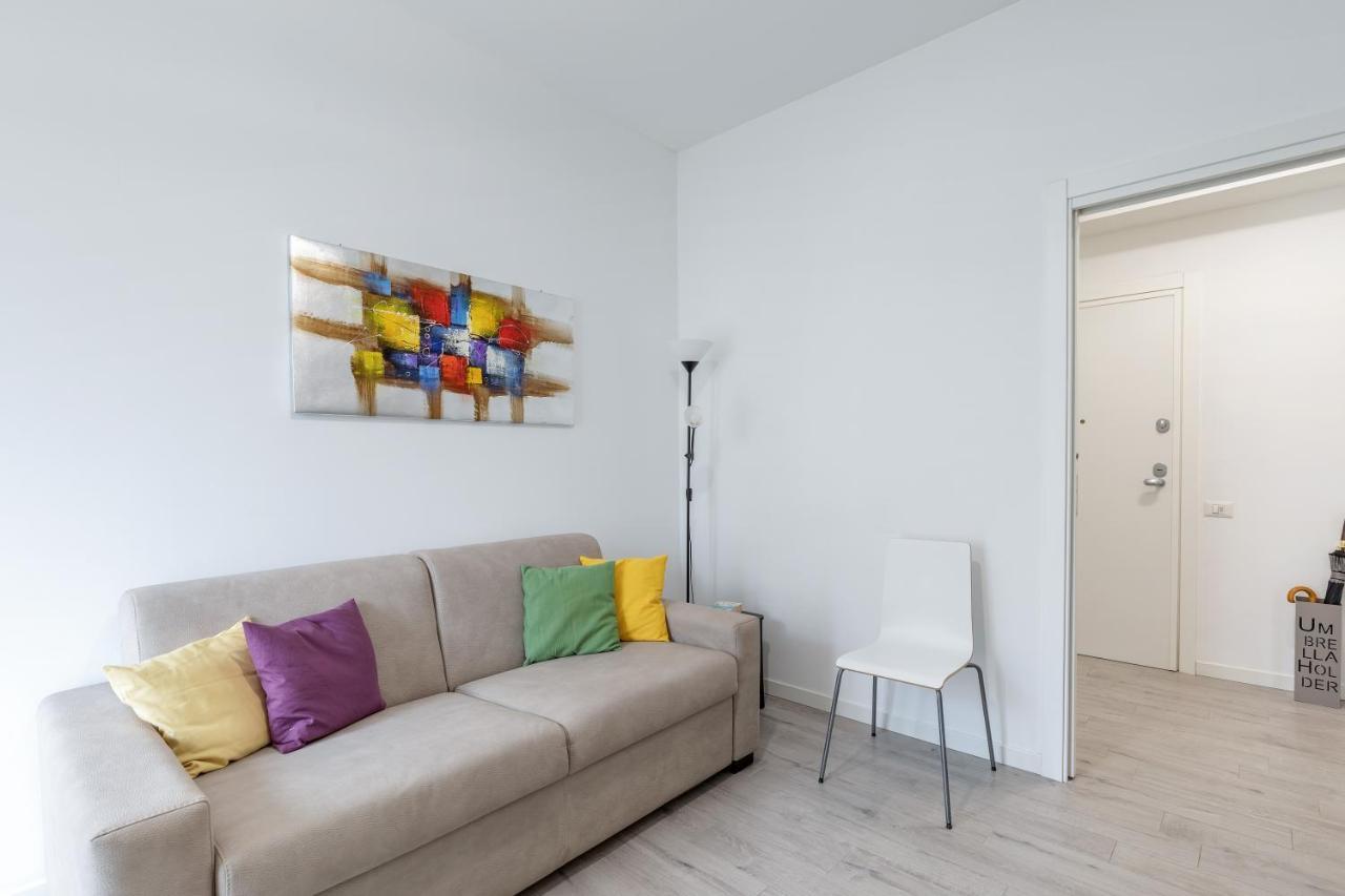 Piazza De Angeli M1 Comfortable Flat With Balcony Milán Exterior foto