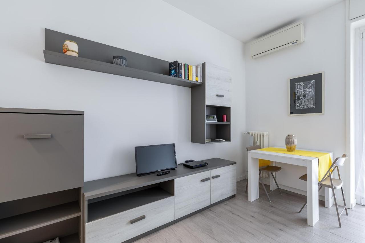 Piazza De Angeli M1 Comfortable Flat With Balcony Milán Exterior foto